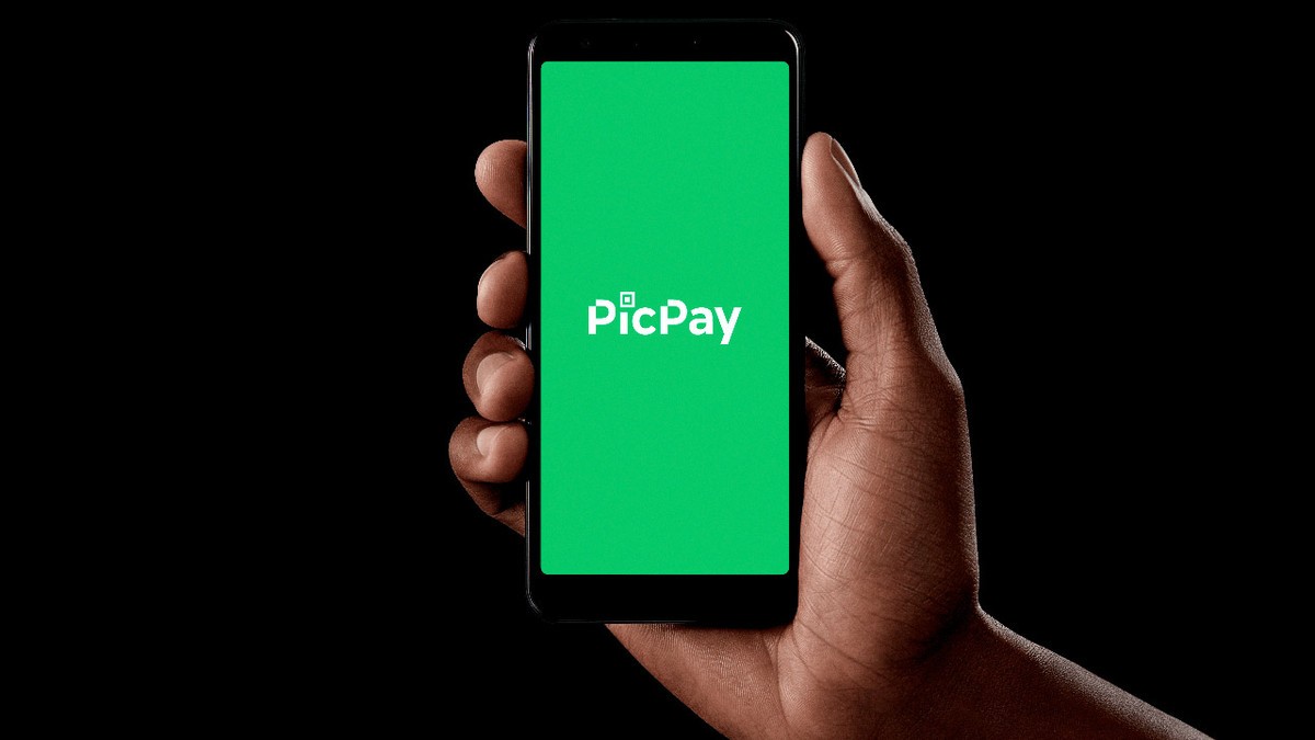 Celular exibindo logotipo Pickpay