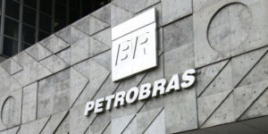A Petrobras já se desfez de R$ 243,7 bilhões em bens da companhia por meio de 68 transações que foram assinadas em sete anos, desde 2015. Nessas vendas