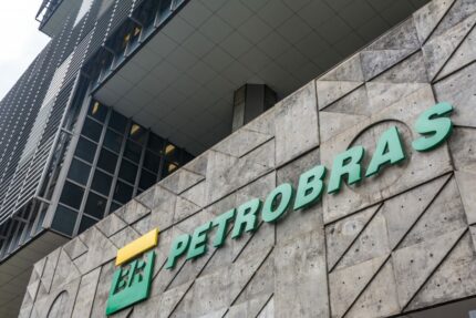 Petrobras precisa vender 5 refinarias