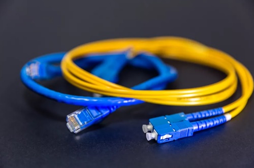 Dona da Alloha eB Capital põe à venda rede de fibra óptica