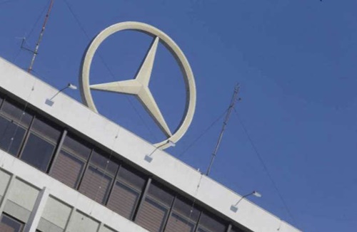 Mercedes-Benz negocia venda