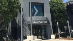 Controladora do Silicon Valley Bank estuda possível venda