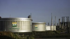 Governo manda Petrobras (PETR3; PETR4) suspender venda de ativos por 90 dias