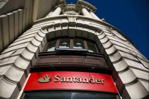 Santander visa mais dezenas de contratações do Credit Suisse em impulso de fusões e aquisições