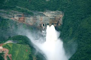 Zema quer vender 15 usinas hidrelétricas e centrais geradoras de energia da Cemig