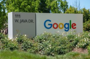Google enfrenta pedido de cisão de negócios por práticas anticompetitivas na UE