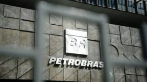 Petrobras avalia assumir controle da Braskem