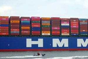 Quatro empresas de transporte marítimo e logística surgem como licitantes para a HMM