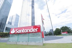 Santander Brasil conclui venda de fatia de 50% no banco de montadora PSA