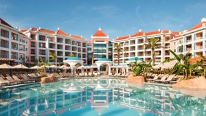 Grupo Arrow fecha compra da dona dos hotéis Hilton no Algarve